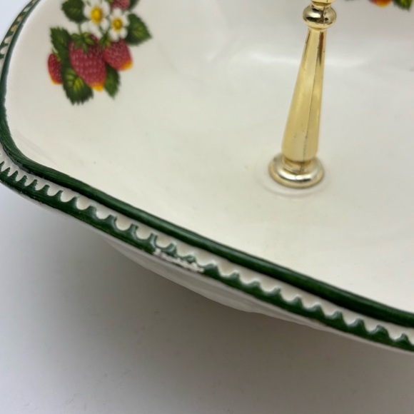 Vintage McCoy Strawberries ceramic hors d'oeuvres serving bowl, gold tone handle - Picture 5 of 9